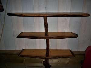 "Table de chevet" qui ressemble à tout sauf à une table de chevet