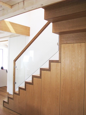 Escalier avec armoires