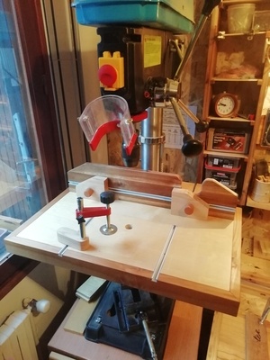 Encore une table de perceuse à colonne