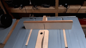 Mini chariot avec butée d’arrêt pour scie sous table