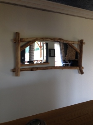 Miroir avec cadre en châtaignier