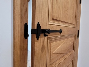 Portes traditionnelles en chêne avec loquet poucier