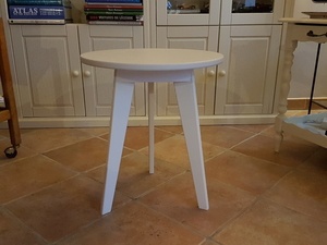 Petite table 3 pieds