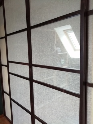 Cloison coulissante pour dressing ouvert