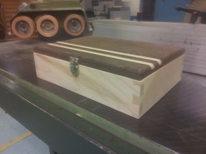 Boite à queues d'arondes.