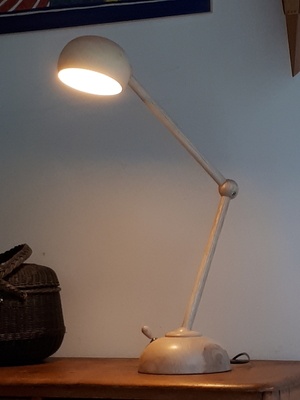 Lampe articulée tournee