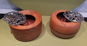 Pots à pot-pourri en merisier