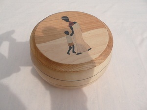 Petit coffret tourné et marqueté