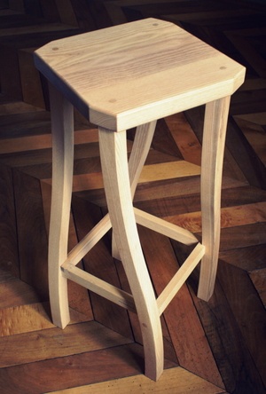 Tabouret de bar qui part en vrille