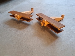 Jouets : deux avions