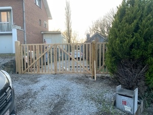 Barrière/ portail en mélèze et robinier