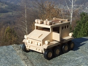 Un véhicule quatre quatre.