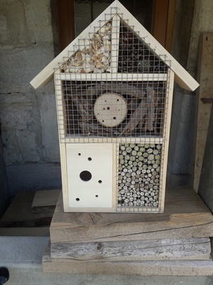 Hôtel à insectes mural