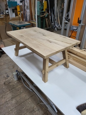 Table en bois de réemploie