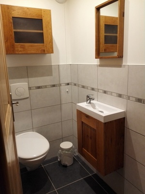 Duo de petits meubles en chêne, lave-mains et miroir