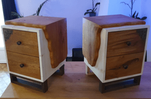 Tables de chevet en chêne avec éclairage et chargeur sans fil intégré