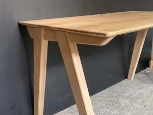 Bureau épuré en chêne