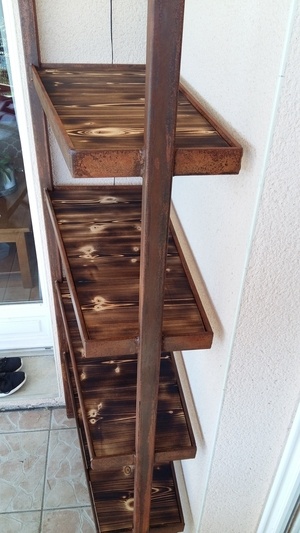 Étagère bois brûlé