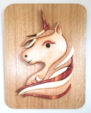 Tête de licorne en intarsia