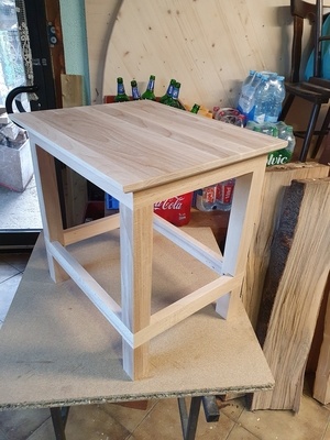 Petit table pour cage a oiseaux