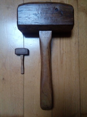 Maillet et miniature