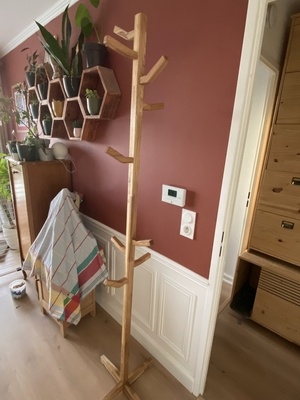 Porte manteau sur pieds