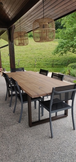 Table en chêne pour l'extérieur