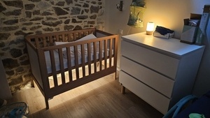 Lit bébé à barreaux