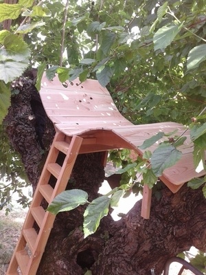 Un transat 2 places dans le murier...