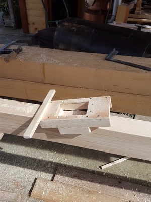 Gabarit pour entailler de chevrons