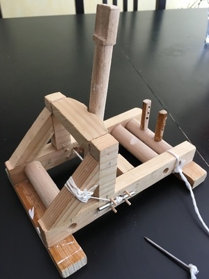 Une catapulte pour amuser les petits ... et les grands !