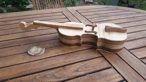 Boite en forme de violon