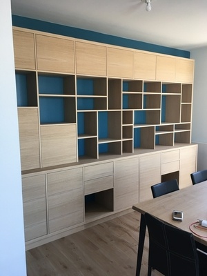 Grande bibliothèque de séjour