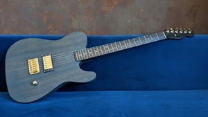 Une première guitare