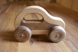 Petite voiture en bois