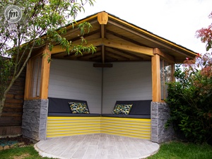 Kiosque en bois d'angle