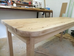 Bureau à partir d'un plateau récupéré