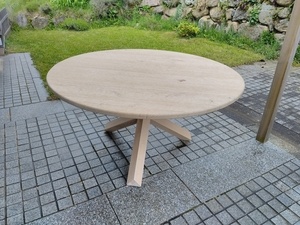 Table en châtaignier