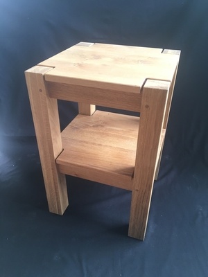 Une Table de Chevet en Chêne