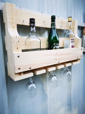 Étagère bois porte bouteilles et verres