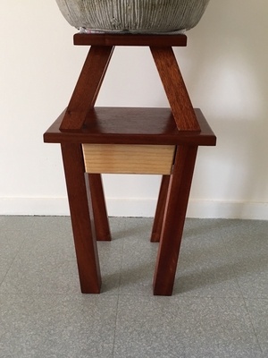 Table de chevet en aretier