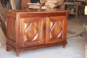 Restauration d'un meuble béarnais et explication cire et vernis gomme laque