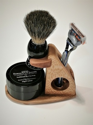 NECESSAIRE DE RASAGE... ET BIEN SUFFISANT !