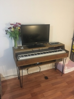 Caisson esthétique pour piano électrique.