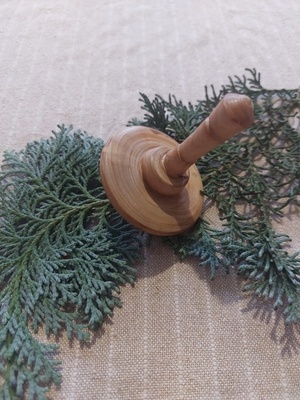 Toupie en baguette magique en pommier