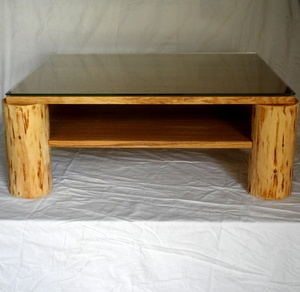 Table basse en mélange des genres