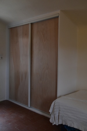 Placard avec porte coulisante