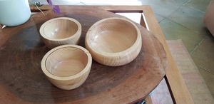 Bols en robinier tourné