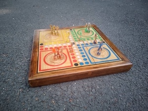 Jeu de petits chevaux