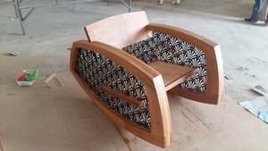 A La Bascule : Une Chaise